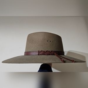 Statesman Australian hat Felt and Leather excellent condition. Cowboy western